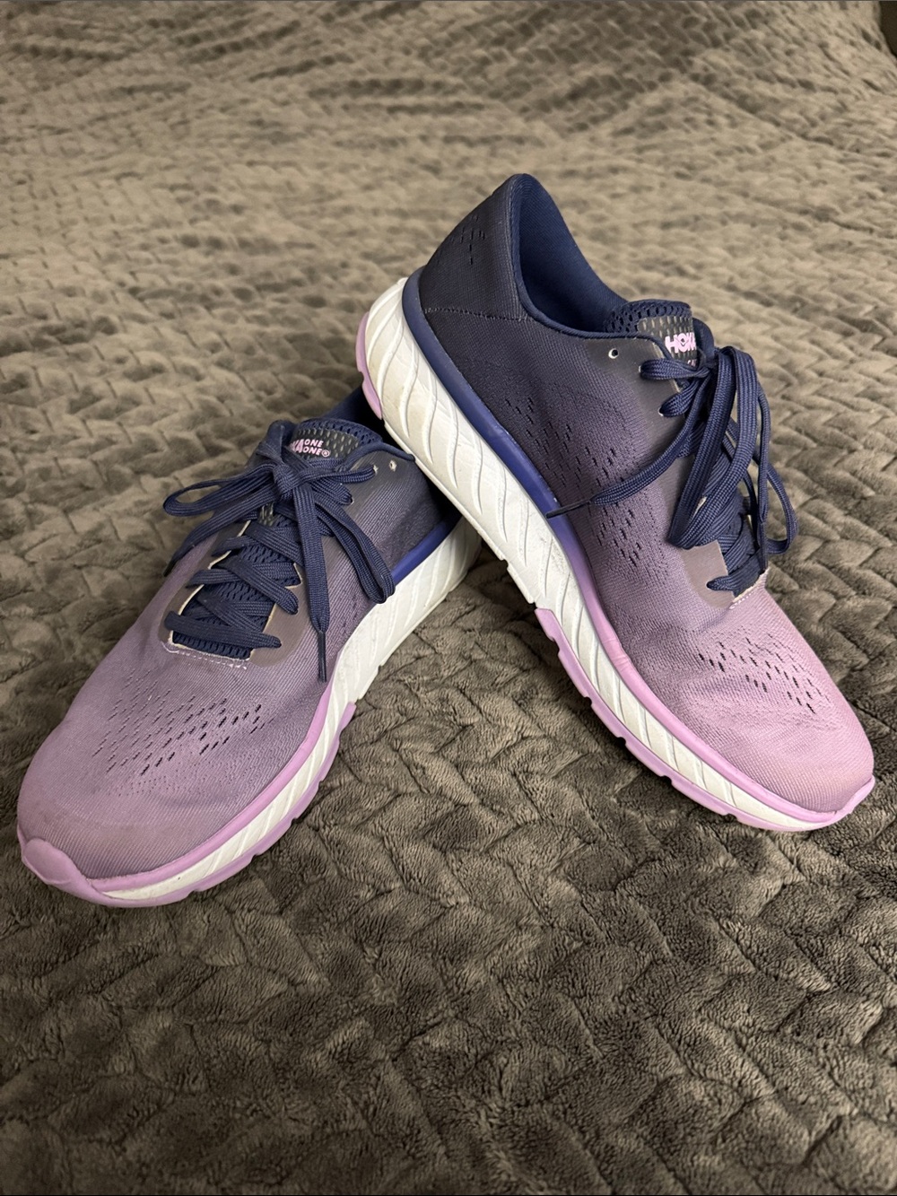 Hoka Cavu 2 Women’s Lavender-to-Navy Gradient Running Shoes Size 9.5